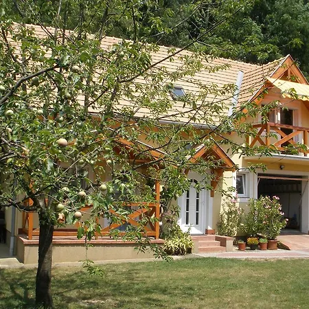 公寓 Emilia Apartmanhaz