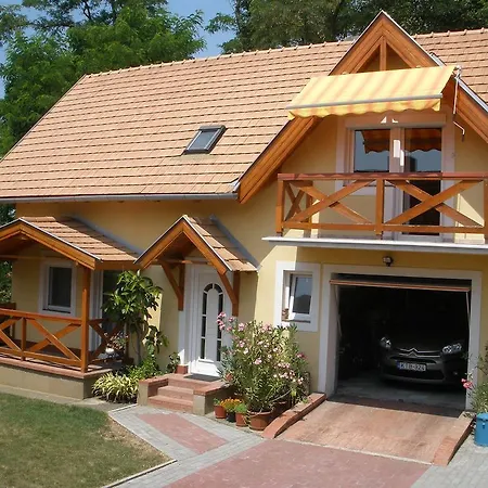 Appartement Emilia Apartmanhaz *