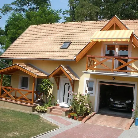 Emilia Apartmanhaz *