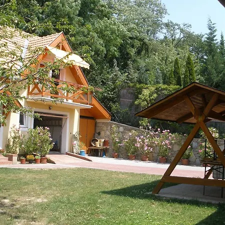 Emilia Apartmanhaz Апартаменты *