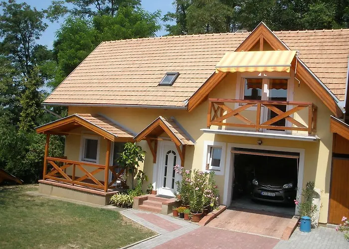 Emilia Apartmanhaz *